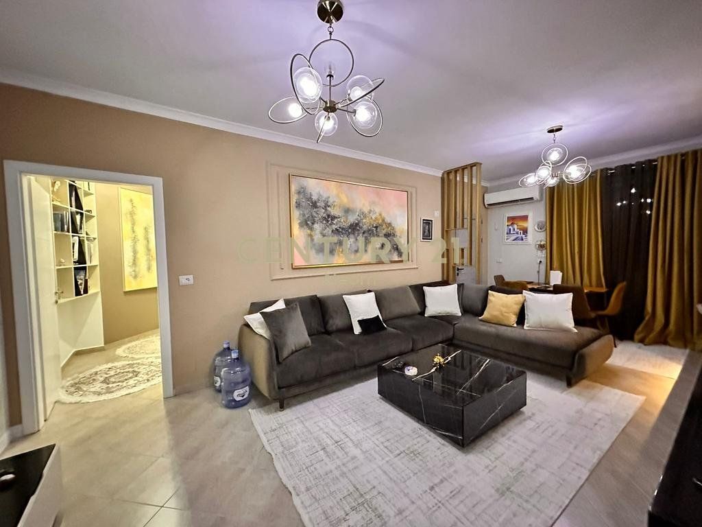 JEPET ME QIRA APARTAMENT 2+1+PARKIM TE KODRA E DIELLIT! 800 € /Muaj