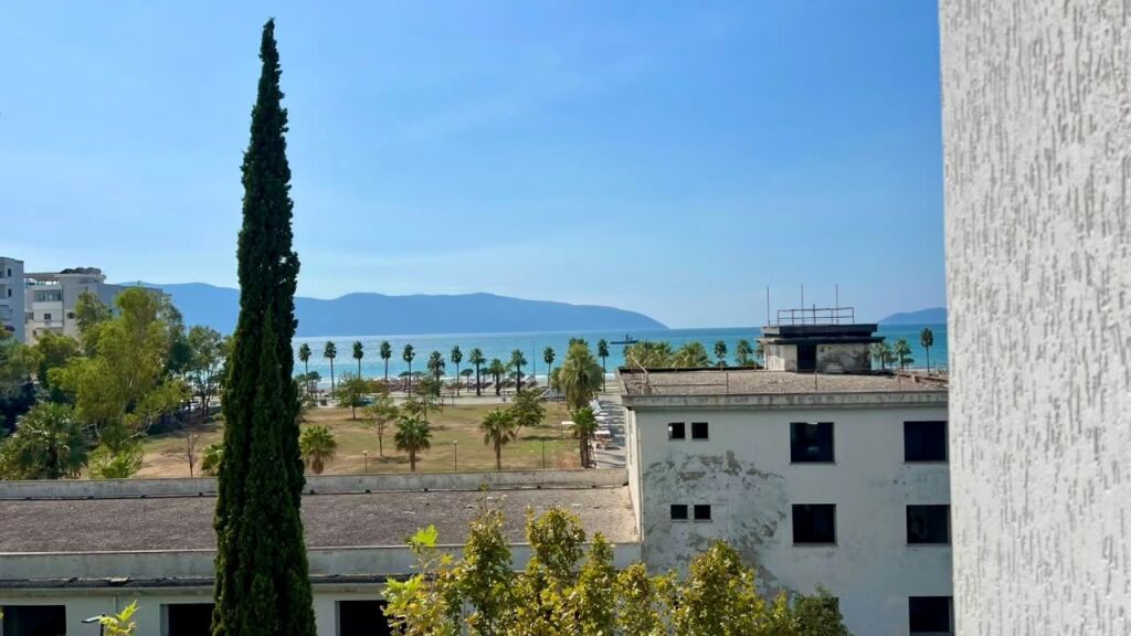🏡 JEPET ME QIRA APARTAMENT 1+1 – LUNGOMARE, VLORË.