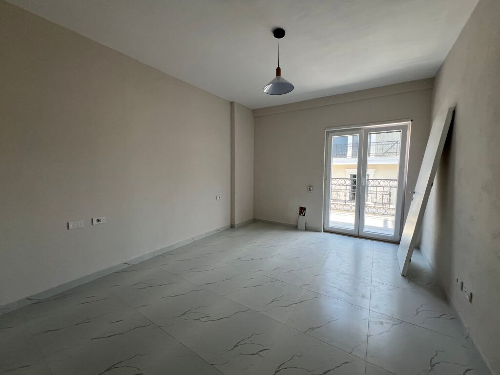 Qera, Apartament 2+1+2 Porta Tirana e Re, Sauk