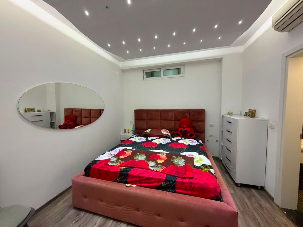 🏡 APARTAMENT 2+1+2 ME QIRA – LUNGOMARE, VLORË