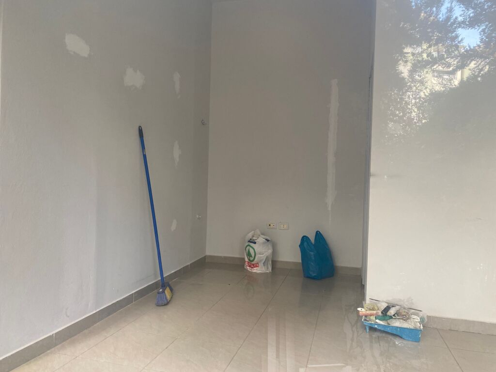 Shop for rent in Fresk!

