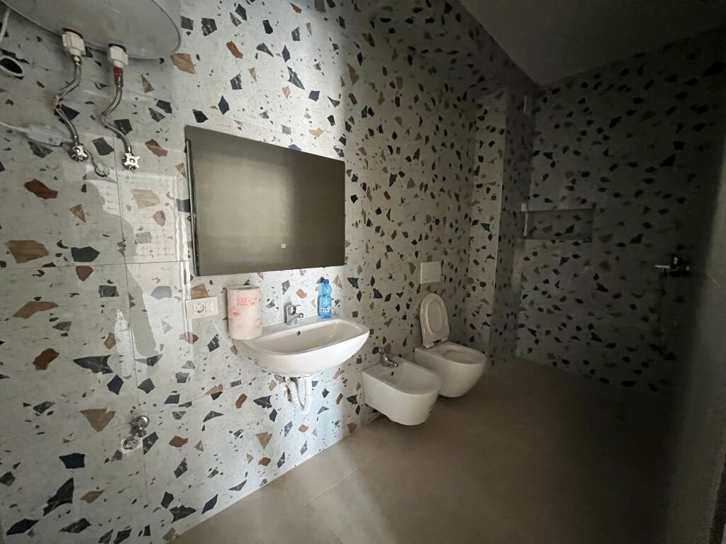Qera, Apartament 2+1+2 Porta Tirana e Re, Sauk