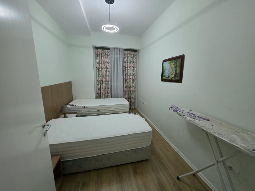 🏡 Appartamento 2+1 in affitto  📍 Via Siri Kodra   🏢 6° piano (con ascensore)  🛋️ Arredato   💰 Prezzo: 60.000 Lek/mese