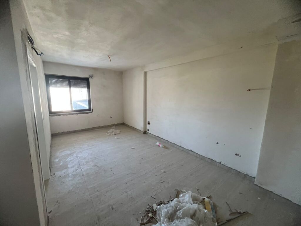 FOR SALE 1+1 APARTMENT NEAR THE GOLEMI ROUNDABOUT