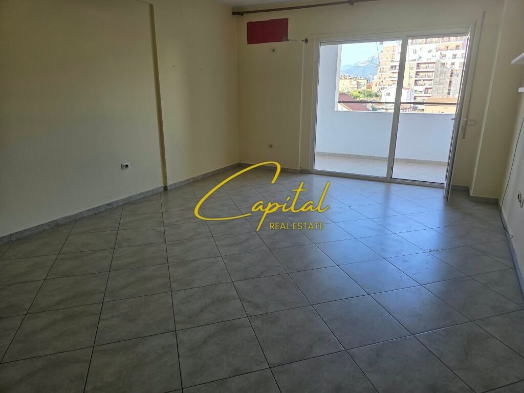 APARTAMENT ME QIRA 2+1+2 ISH STACIONI TRENIT 70.000 LEKE