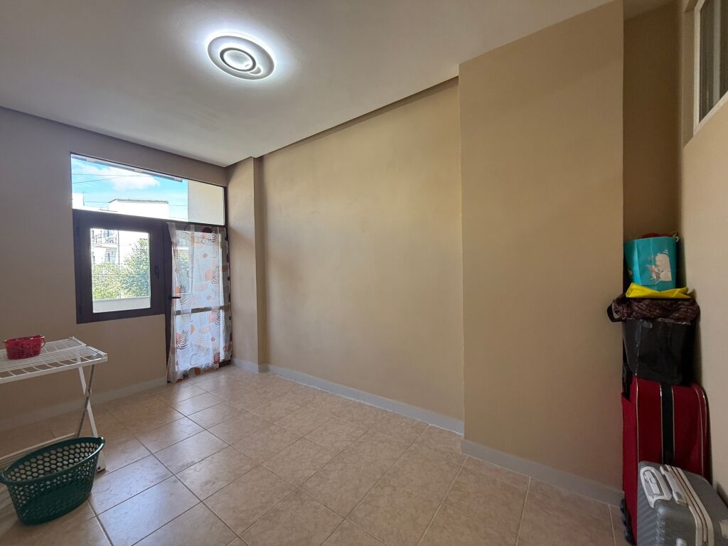 Shitet Apartament 3+1