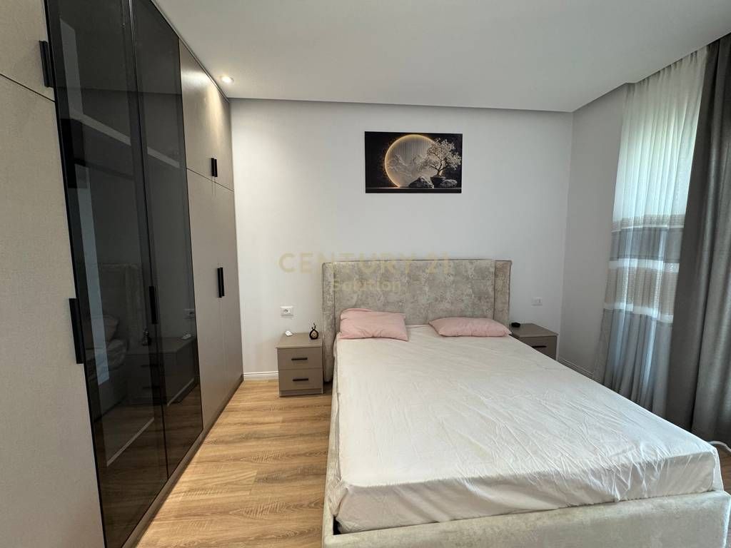 SHESIM 2+1PRANE BULEVARDIT TE RI 240,000 €