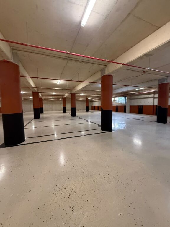 JEPET ME QIRA SHOWROOM 3,500 m² | AUTOSTRADA TIRANË-DURRËS, KM 5