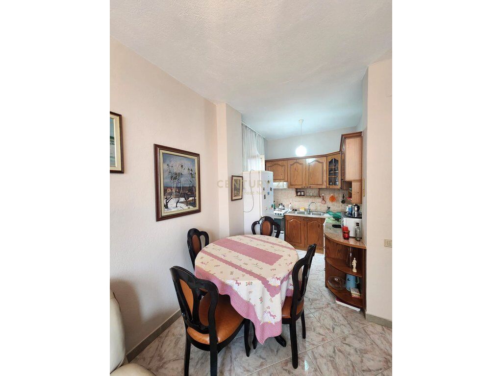 Apartament 3+1 per Qira zona Brrylit (midis ali demit dhe brrylit)