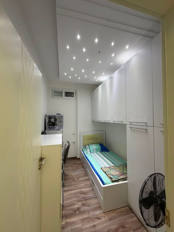 🏡 APARTAMENT 2+1+2 ME QIRA – LUNGOMARE, VLORË
