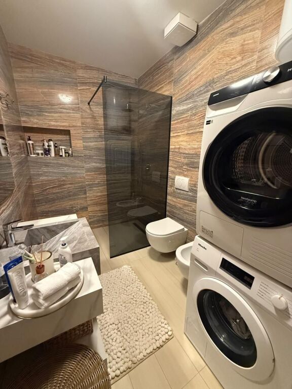 🏡 SHITET APARTAMENT MODERN 2+1 – BULEVARDI I RI