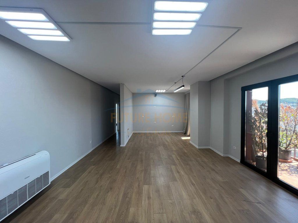 Rent, Business Premises, Kavaja Street, Tirana.