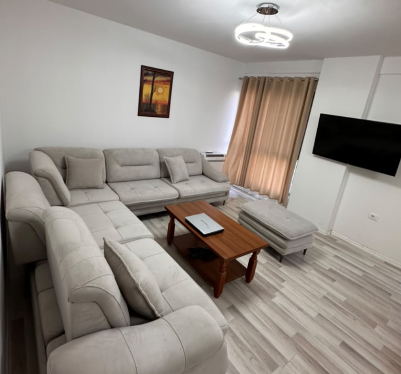 Jepet apartament 2+1+2+Post Parkim me qira tek Rruga 5 Maji , ne fund tek Rrethi  ! 60.000 leke !!
