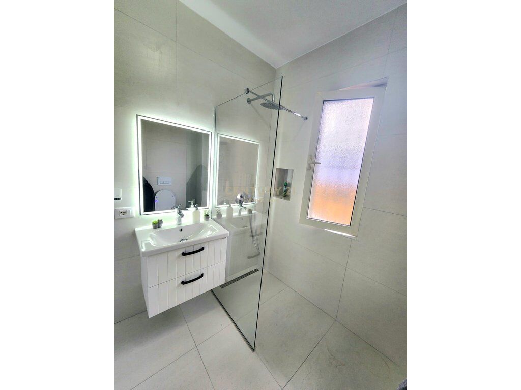 Apartament 3+1 per Qira zona Brrylit (midis ali demit dhe brrylit)