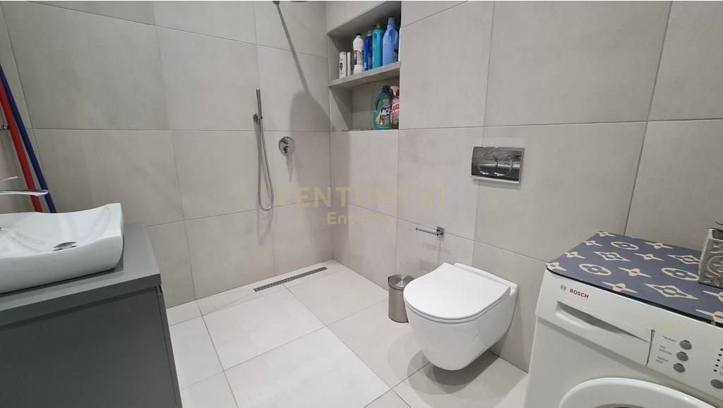 Apartament 1+1 per qera te pallatet Agimi 700 € /Muaj