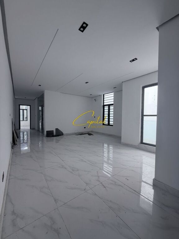LOCALE COMMERCIALE IN AFFITTO 90 M2 VIA DURRESUT 1.500 EURO