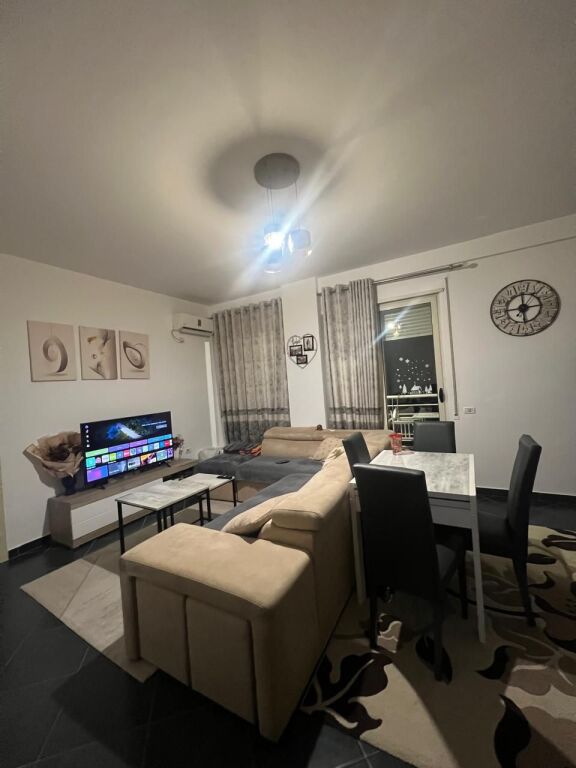 Jepet Apartament me qera liqeni