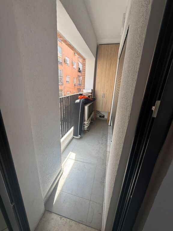 Jepet me qira apartament 2+1+2 me garazhd tek Ish tregu elektrik,Ali Demi
