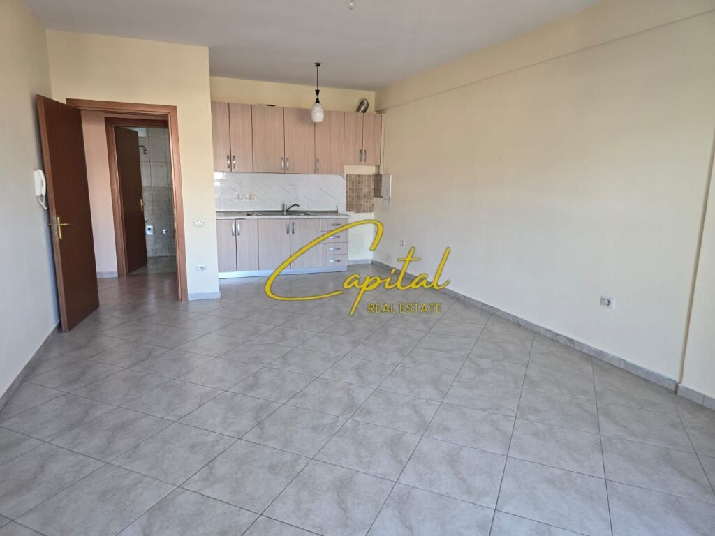 APARTAMENT ME QIRA 2+1+2 ISH STACIONI TRENIT 70.000 LEKE