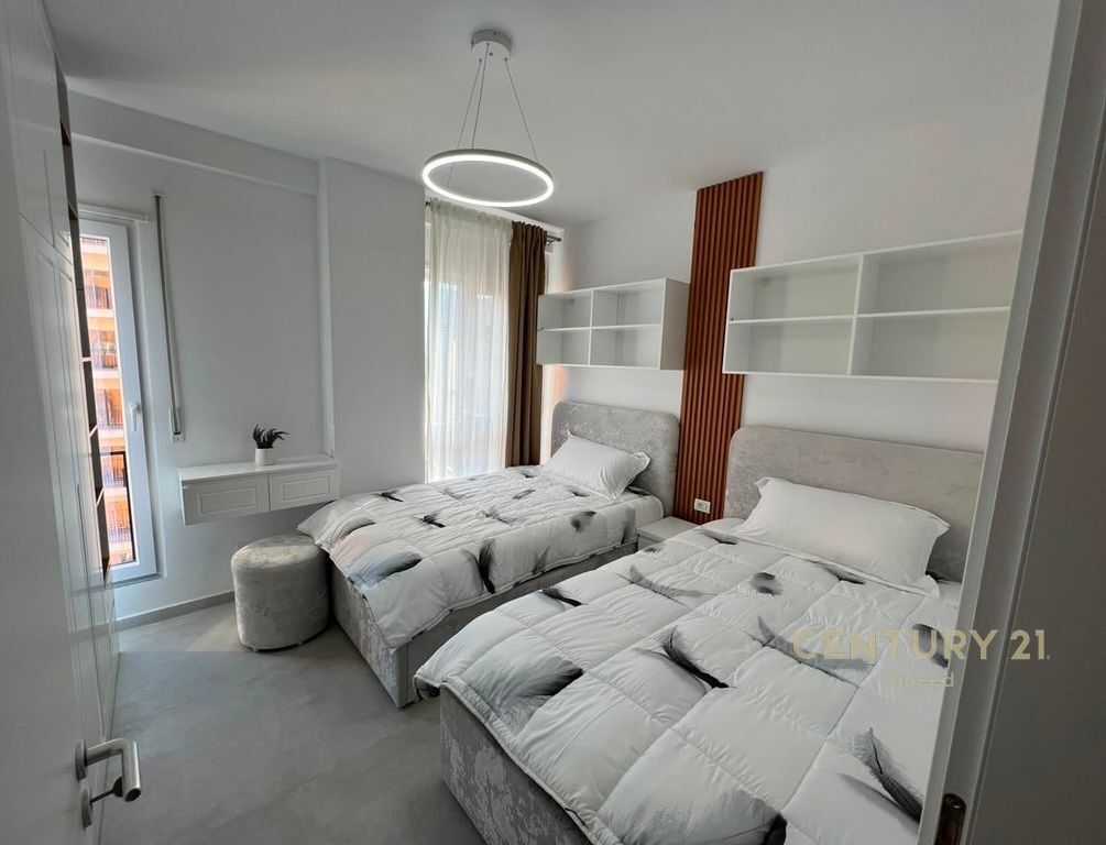 Apartment 2+1+2 never inhabited before near the Red School for rent!