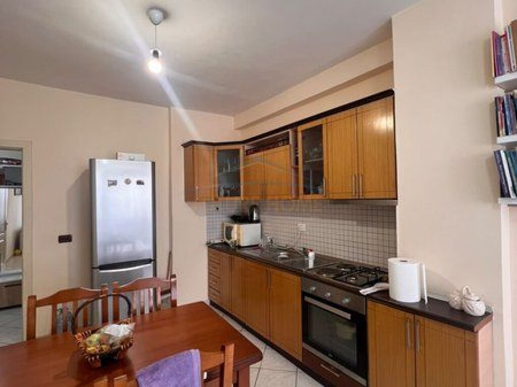 Shitet, Apartament 1+1, Pranë Vilës L, Unaza e Re