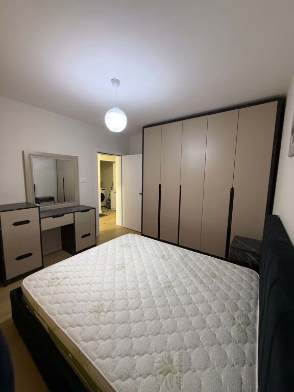Jepet apartament 2+1 me qira tek Rruga 5 Maji , prane Concord Center , Rruga Ferit Xhajko , Medreseja , Rruga e Dibres .