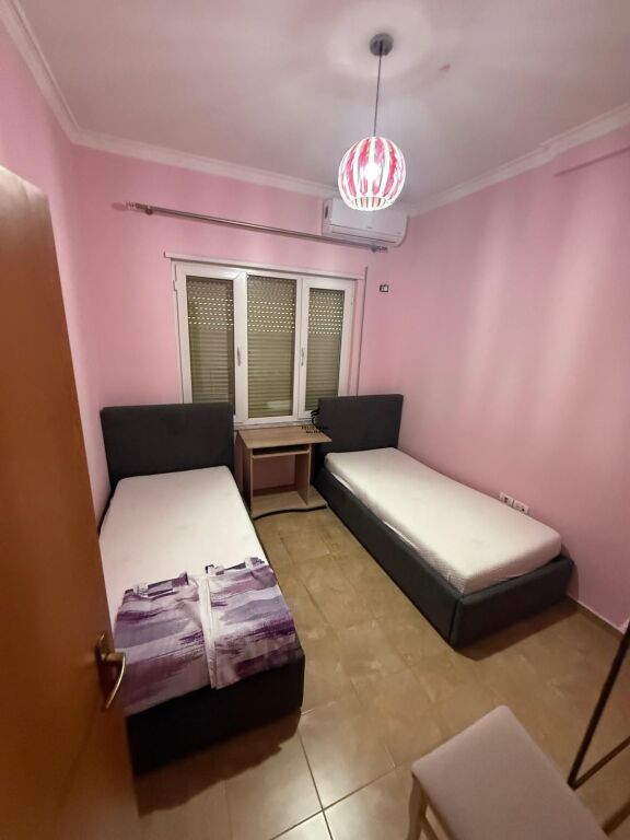 APARTAMENT ME QERA 2+1 LIQENI ARTIFICIAL 70.000 LEKE FH-93923