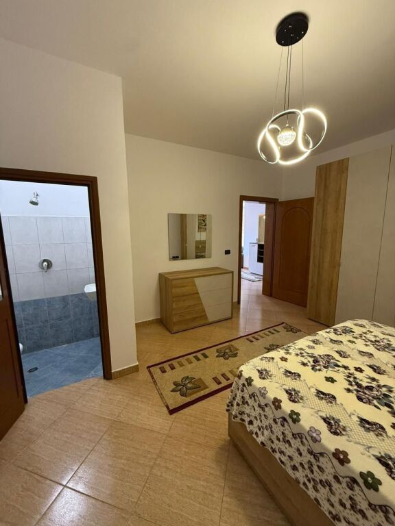 Jepet me qira 2+1+2 Shtepi Private 600 mije leke Rruga Besa
