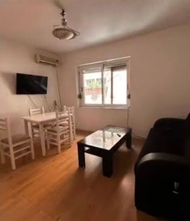 Apartament 1+1 me qira tek Pazari i Ri!