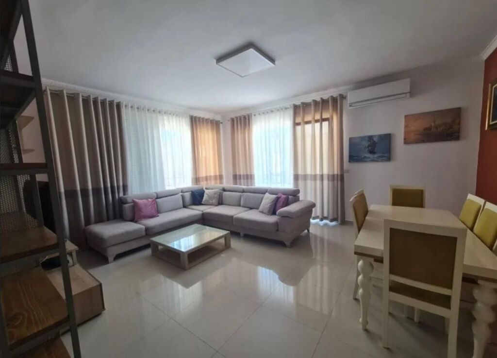 Apartment for rent 2+1+2 located in the Xhamise area near the Botanical Garden.
