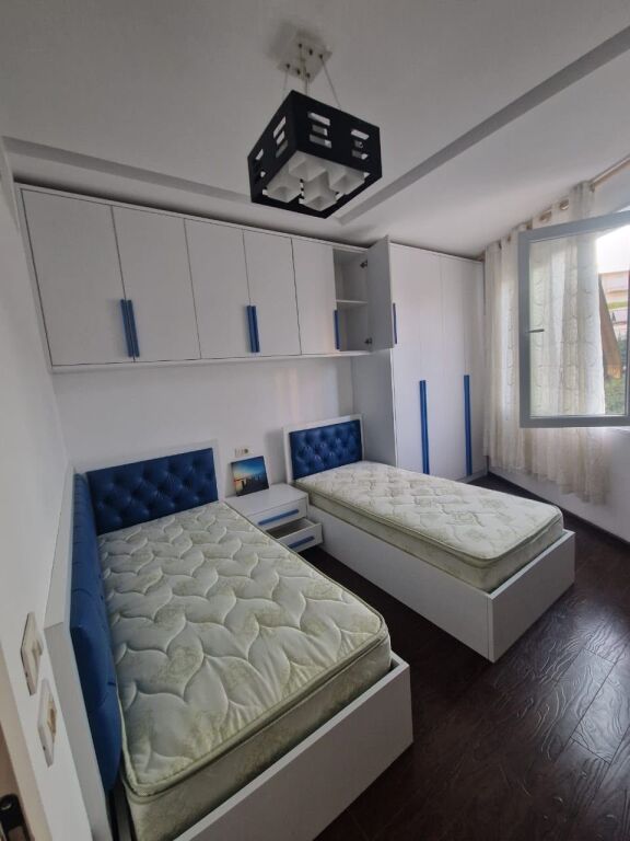 Jepet apartament 2+1 me qira tek Fresku .