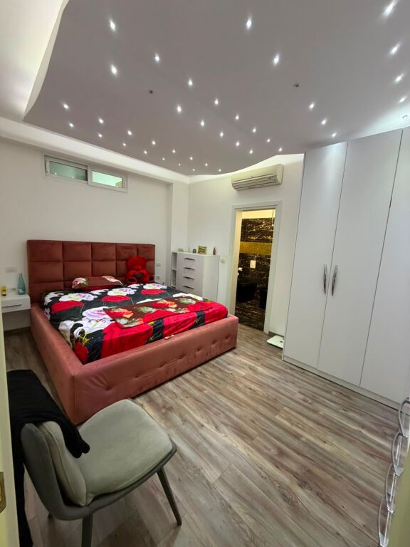 🏡 APARTAMENT 2+1+2 ME QIRA – LUNGOMARE, VLORË