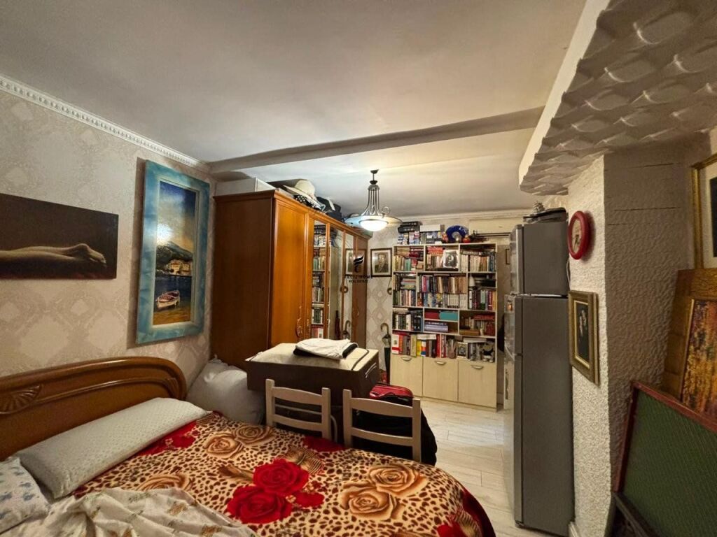 VENDESI APPARTAMENTO 3+1+2 VIA KOSOVAREVE 300.000 EURO FH-93905