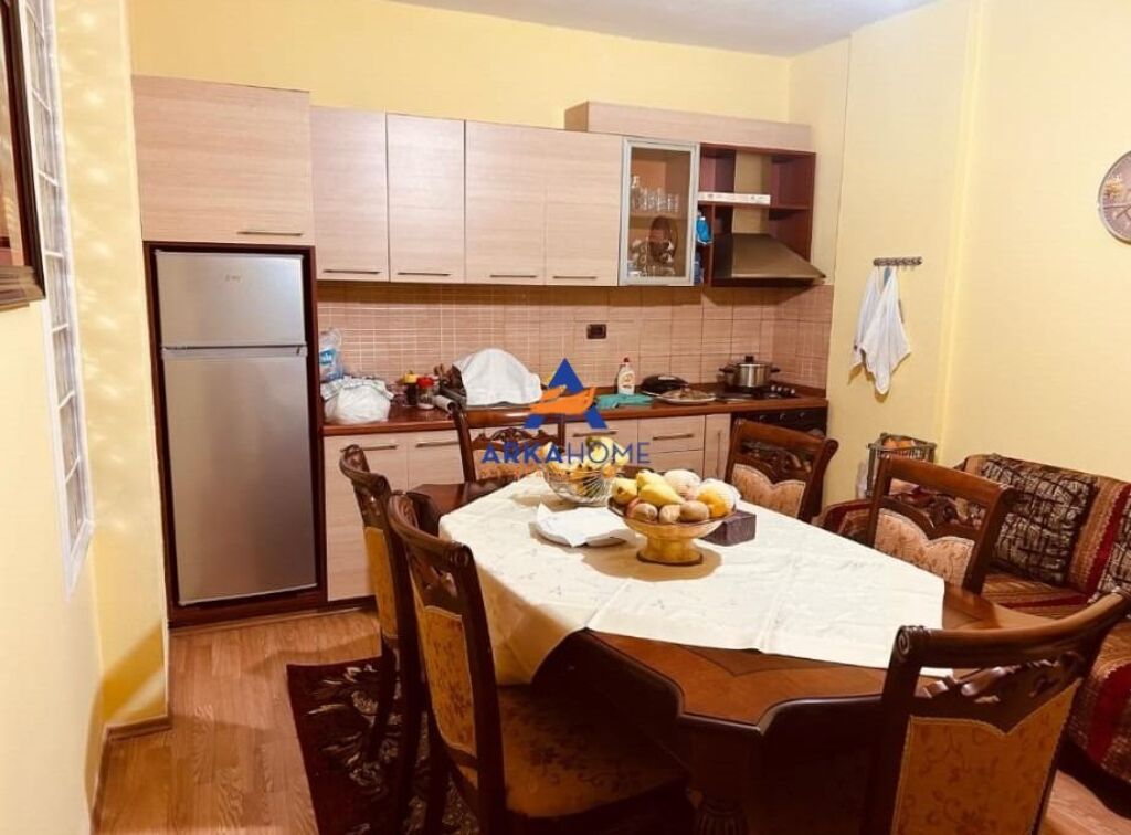 JEPET APARTAMENT ME QERA 2+1 +BALLKON "RRUGA JORDAN MISJA" 45.000 LEKE