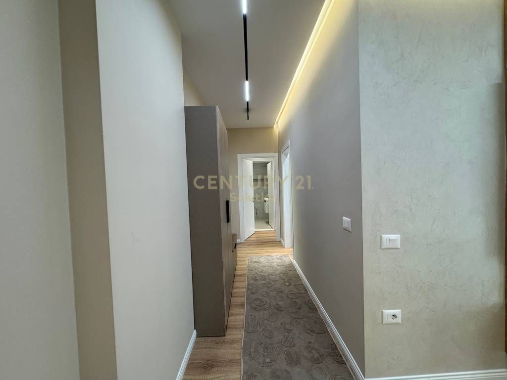 SHESIM 2+1PRANE BULEVARDIT TE RI 240,000 €