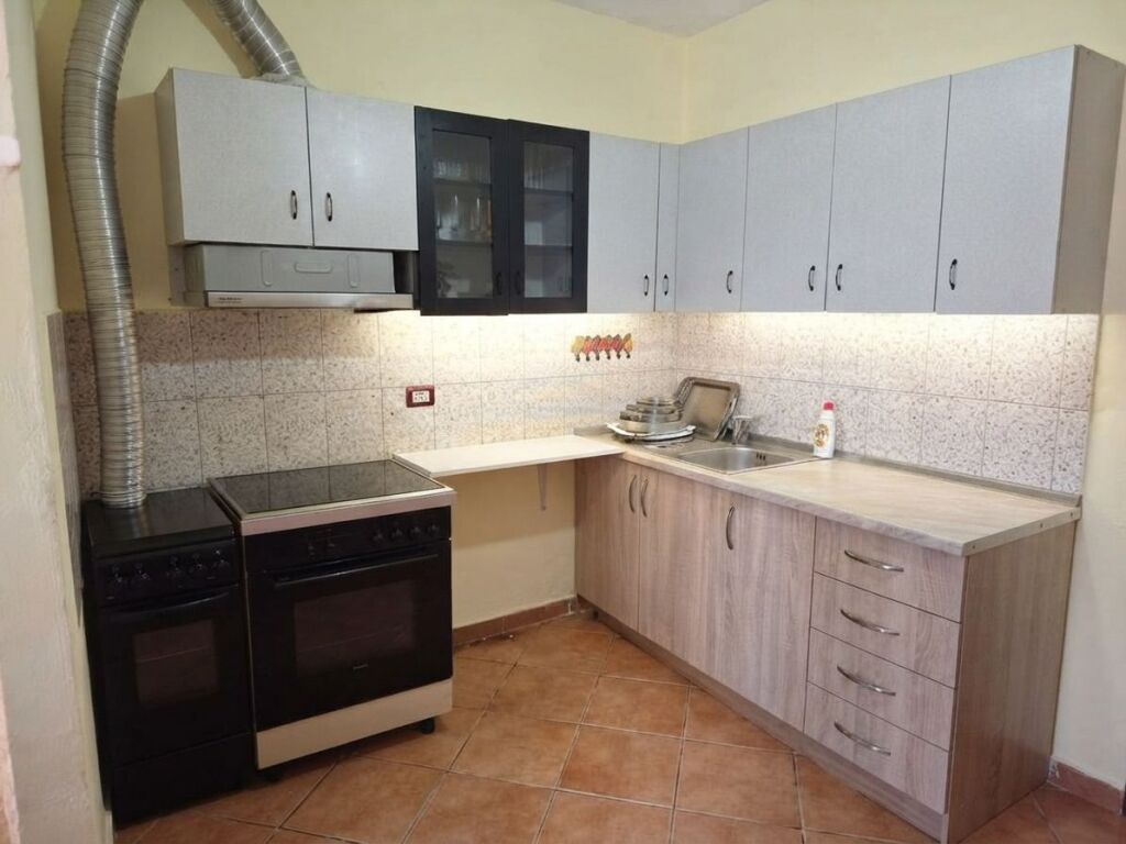 In vendita, Appartamento 1+1, Laprakë, Tirana.