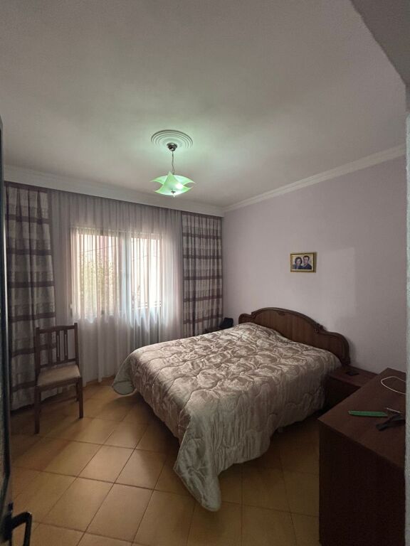 🏠Ne zonen e Ish Frigoriferit jepet me qera kati i II-te i nje vile 2+1,e mobiluar 50,000Leke
