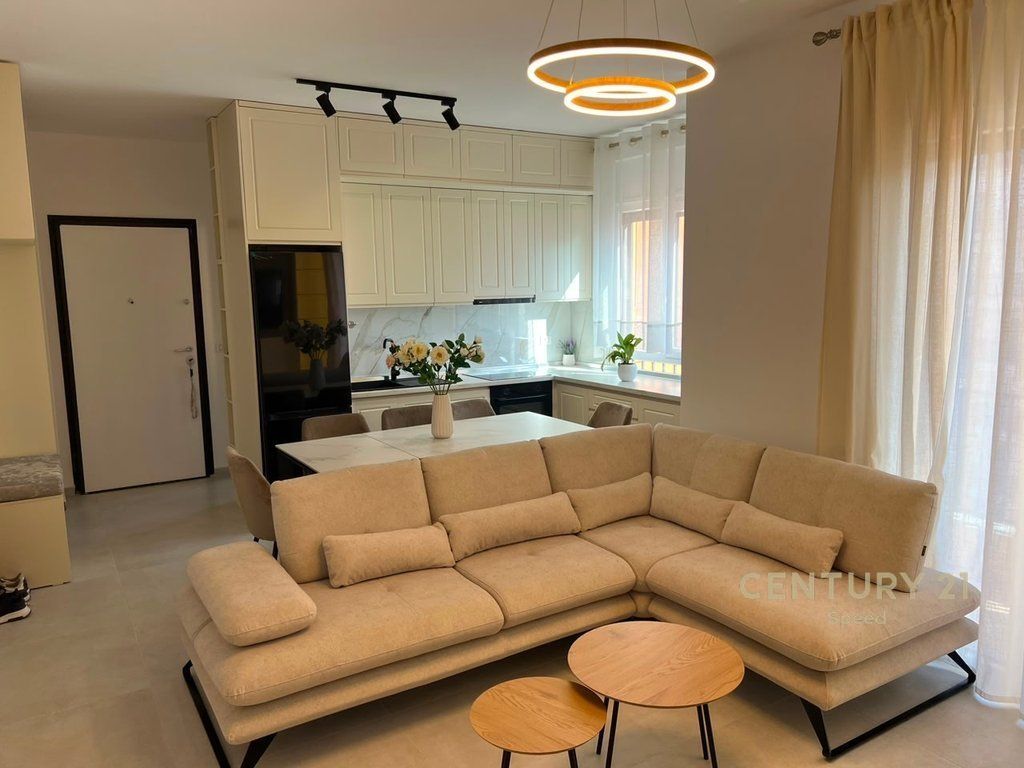 Apartment 2+1+2 never inhabited before near the Red School for rent!