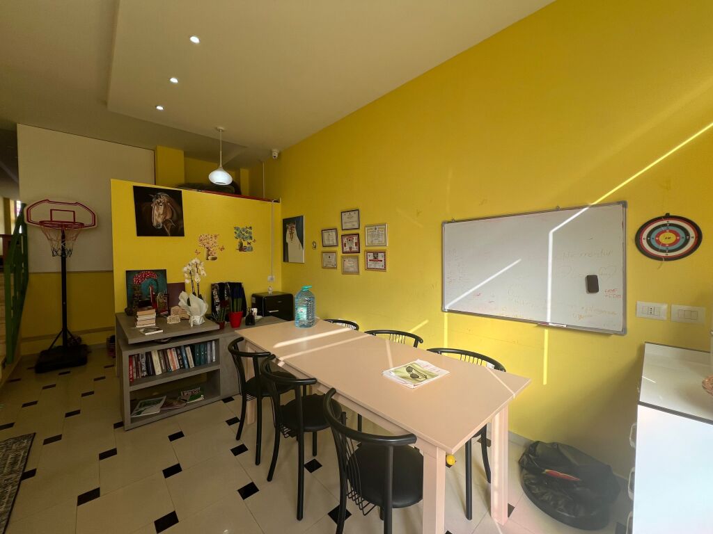 DYQAN OKAZION  PER SHITJE TE VILA L ASTIR