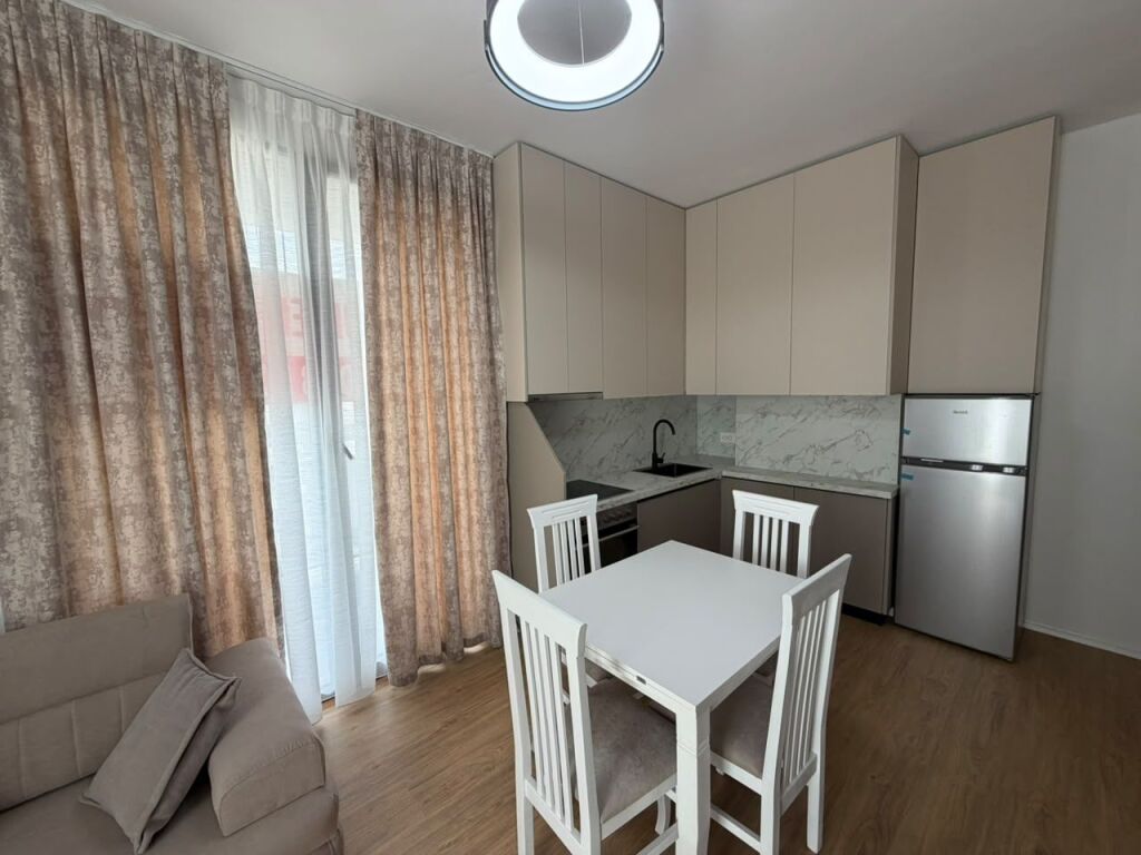 🏢 Jepet me qera apartament 2+1+parkim tek Rruga Jordan Misja