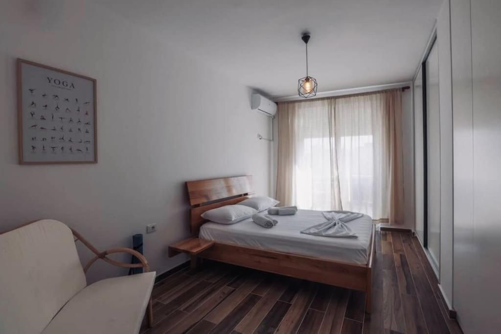 Qera | Apartament 1 + 1 + Parkim | Rruga e Barrikadave | 1000 €/muaj