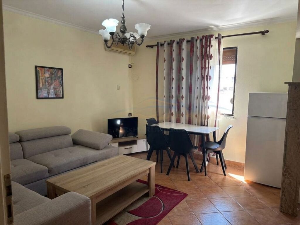 In vendita, Appartamento 1+1, Laprakë, Tirana.