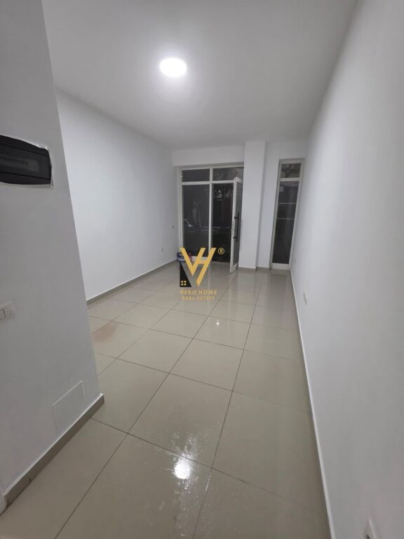 SHOP FOR RENT 25 M2 IN VASIL SHANTO 42,000 LEKE