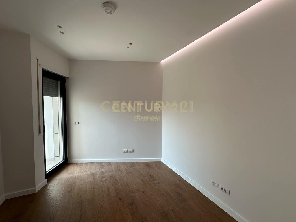 QENDER-PALLATI MOXART, JAPIM ME QIRA AMBIENT PER ZYRA  POST PARKIMI
