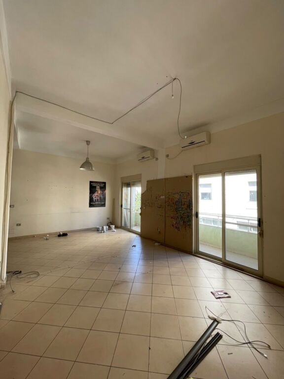 20892544🏢 **COMMERCIAL SPACE FOR RENT – ROADSIDE LOCATION** **Durrës City Center, near Blue Star**