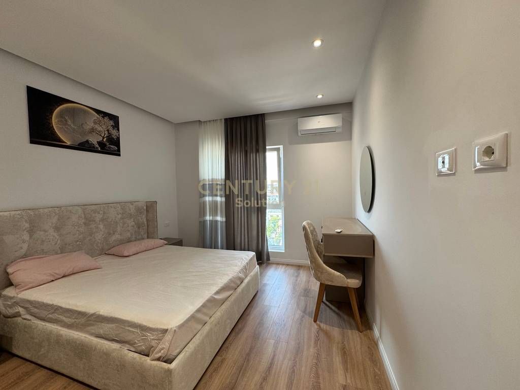 SHESIM 2+1PRANE BULEVARDIT TE RI 240,000 €