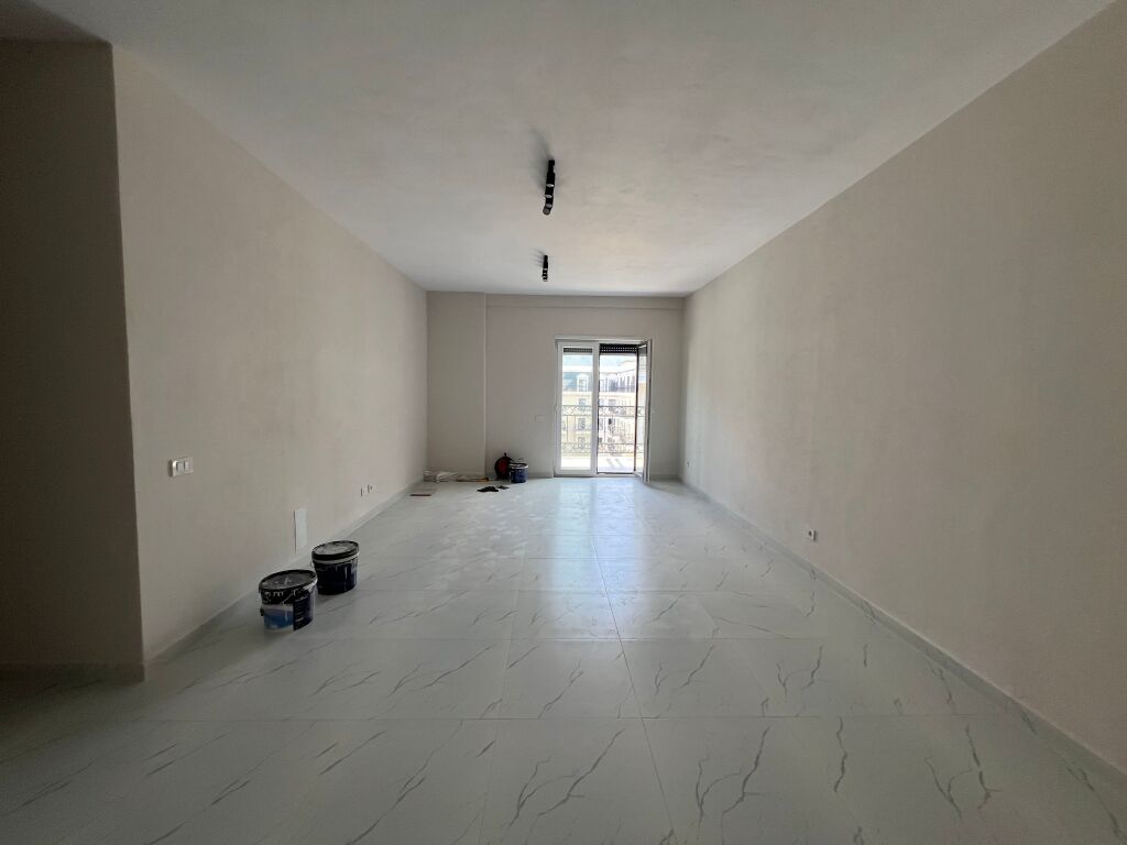 Qera, Apartament 2+1+2 Porta Tirana e Re, Sauk