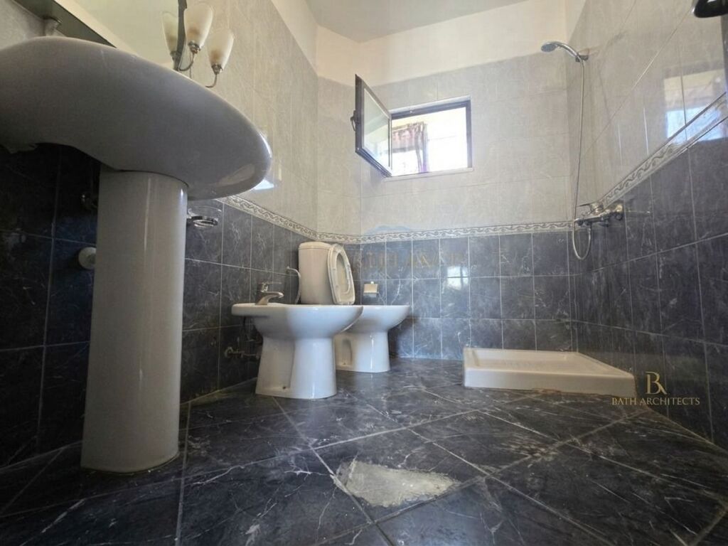 In vendita, Appartamento 1+1, Laprakë, Tirana.