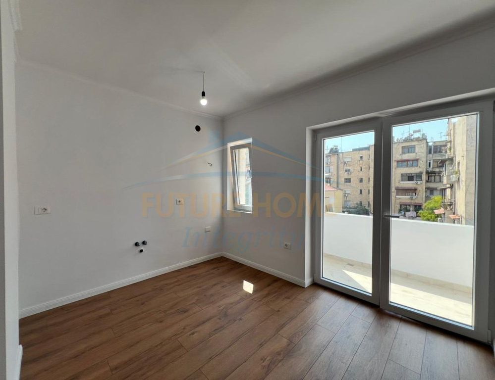 In vendita, Appartamento 1+1, Scuola Rossa, Tirana