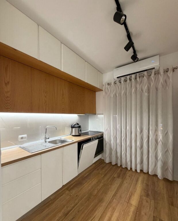 Jepet me qera Apartamenti 2+1 , Astir tek rrethi 600 mije leke te vjetra